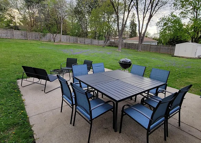 Holiday home Spacious In Chicago Suburbs