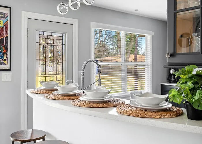 Spacious In Chicago Suburbs Holiday home Lombard