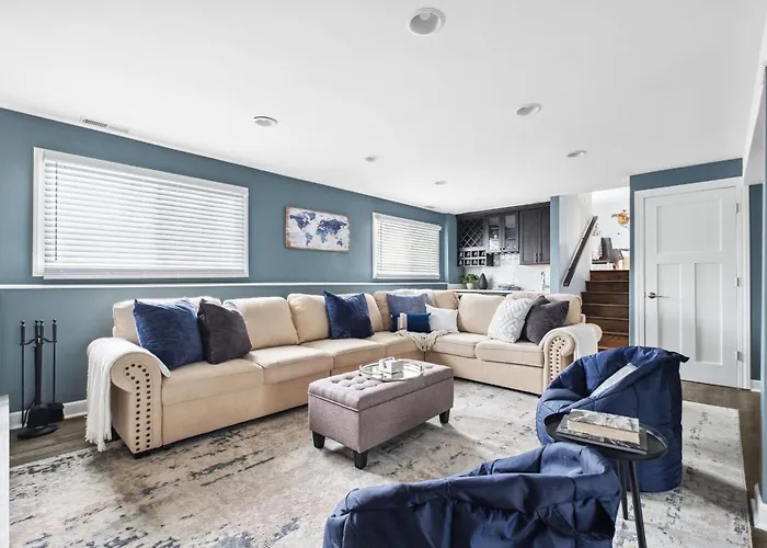 Spacious In Chicago Suburbs Lombard